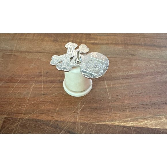 Disney Mickey Trading Pin Daisy Duck Sugar Skull and Crossbones 2014 Authentic - Picture 3 of 4